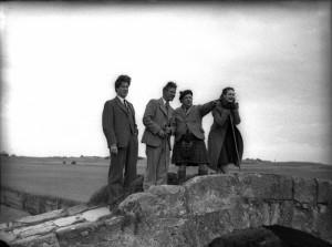 Patricia Roc touring the Old Course with her Scottish co-star Will Fyffe as her guide. Taken from ‘Scots Accent Beat Film Star’. Dundee Courier. July 30, 1946. 3.